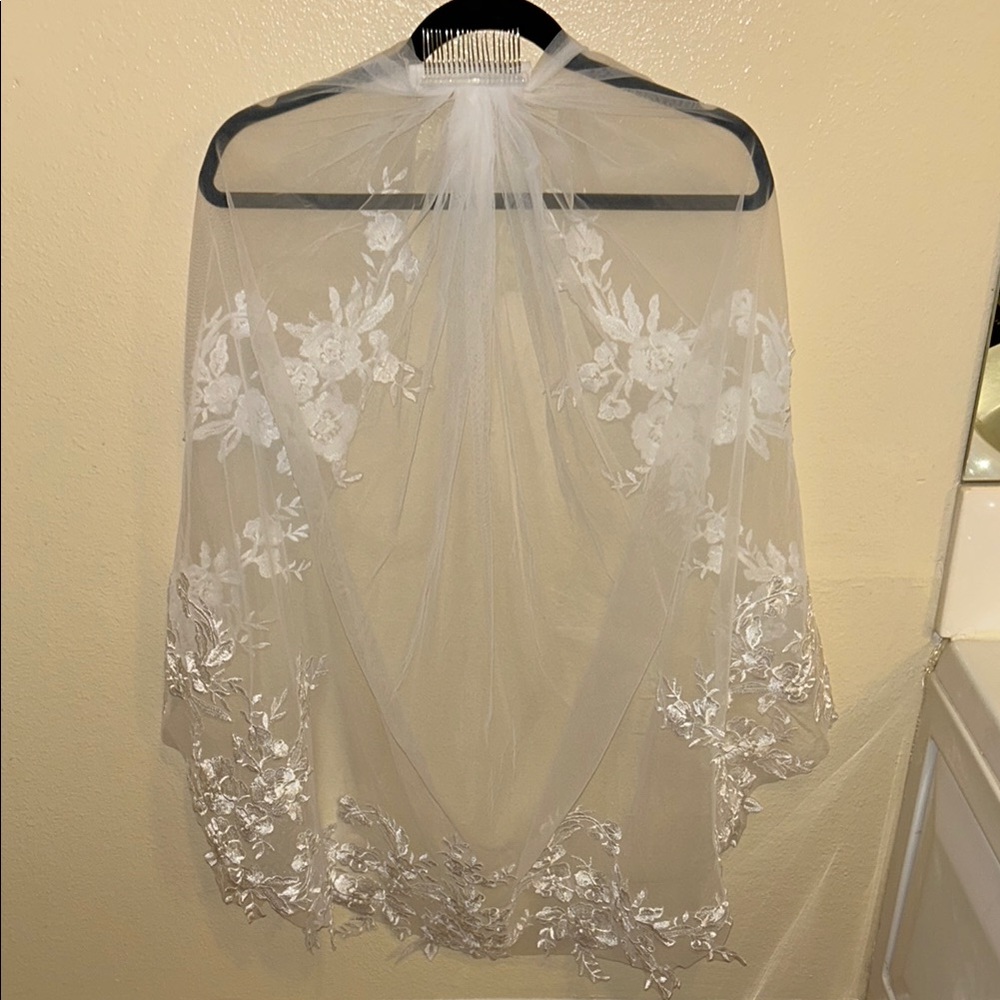 Elegant White Wedding Veil with Floral Embroidery